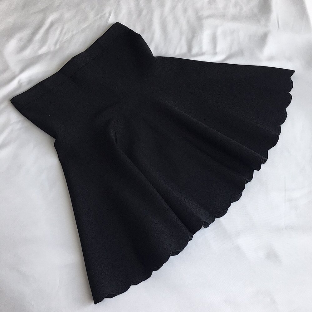 NWOT BCBG Max Azria Mini Skirt with Scalloped Hem